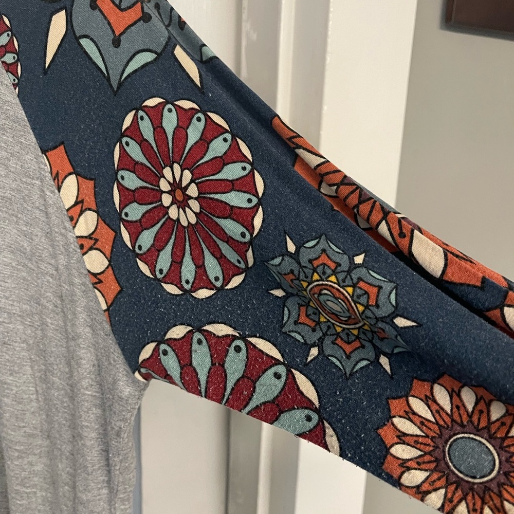 Lularoe- Randy top- size medium- - Picture 2 of 5